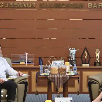 Governor Ria Norsan highlights education and sustainability in talks with Asia Foundation