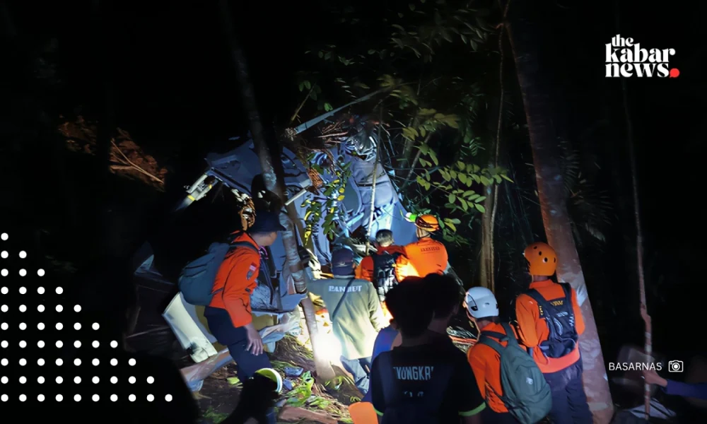Helicopter loses contact in West Kalimantan, search teams find debris