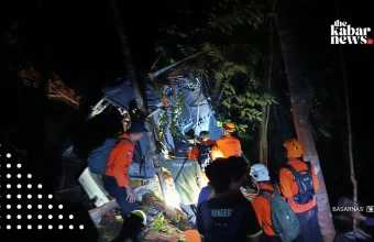 Helicopter loses contact in West Kalimantan, search teams find debris