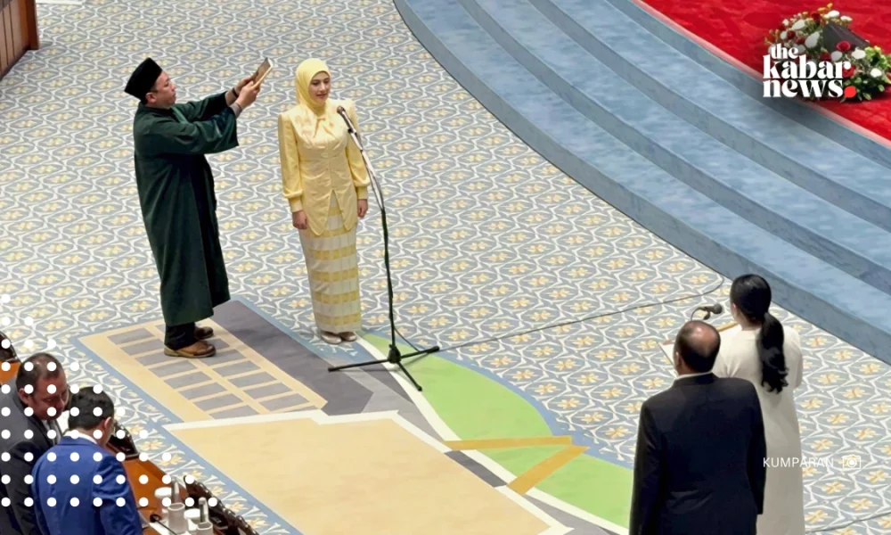 Adela Kanasya Adies officially joins DPR, replaces her father Adies Kadir through PAW process