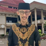 Jember DPRD Legislator faces criticism after smoking and playing games during official health meeting