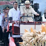 Prabowo operates Corn Harvest in Tuban, but most farmers still can’t afford one