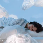 Sleeping without a pillow: helpful for stomach sleepers, harmful for others?