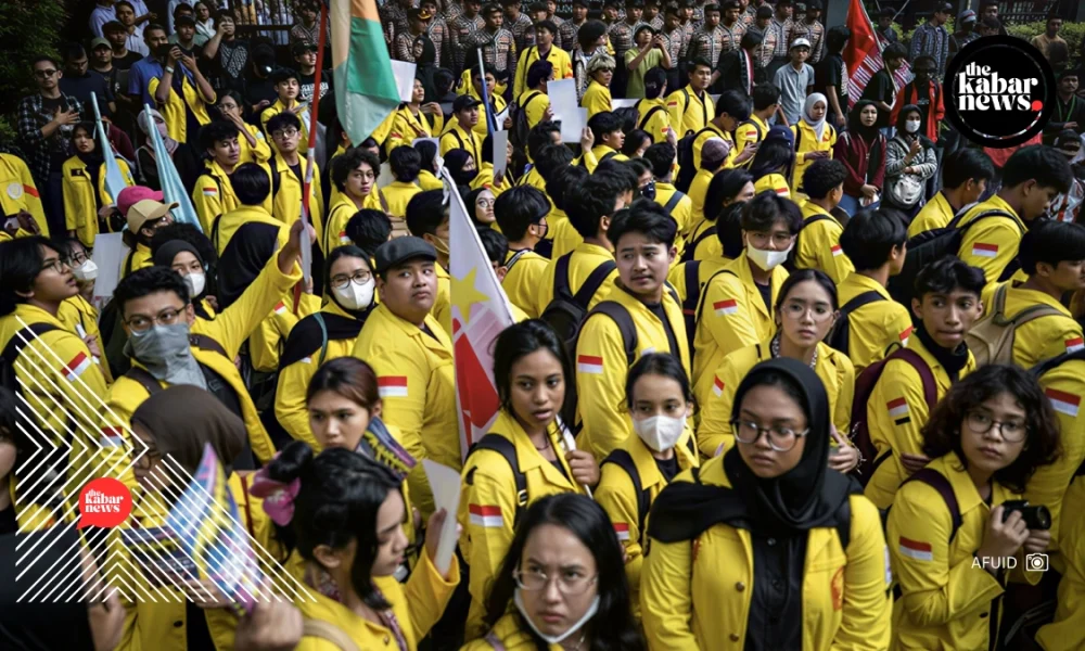 UI students rally in black and yellow, launch #MenujuIndonesiaBangkrut movement
