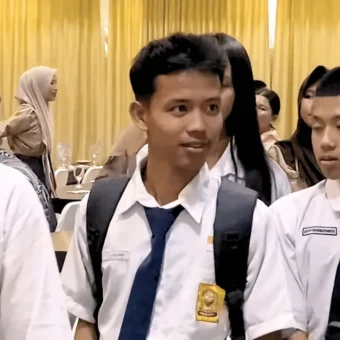 50 Kalbar students receive full ADEM scholarships | The Kabar News