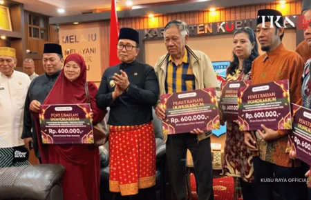 Kubu Raya honors 1,946 faith workers despite budget cuts | The Kabar News
