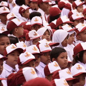 Pontianak mayor bans forced school uniform purchases | The Kabar News