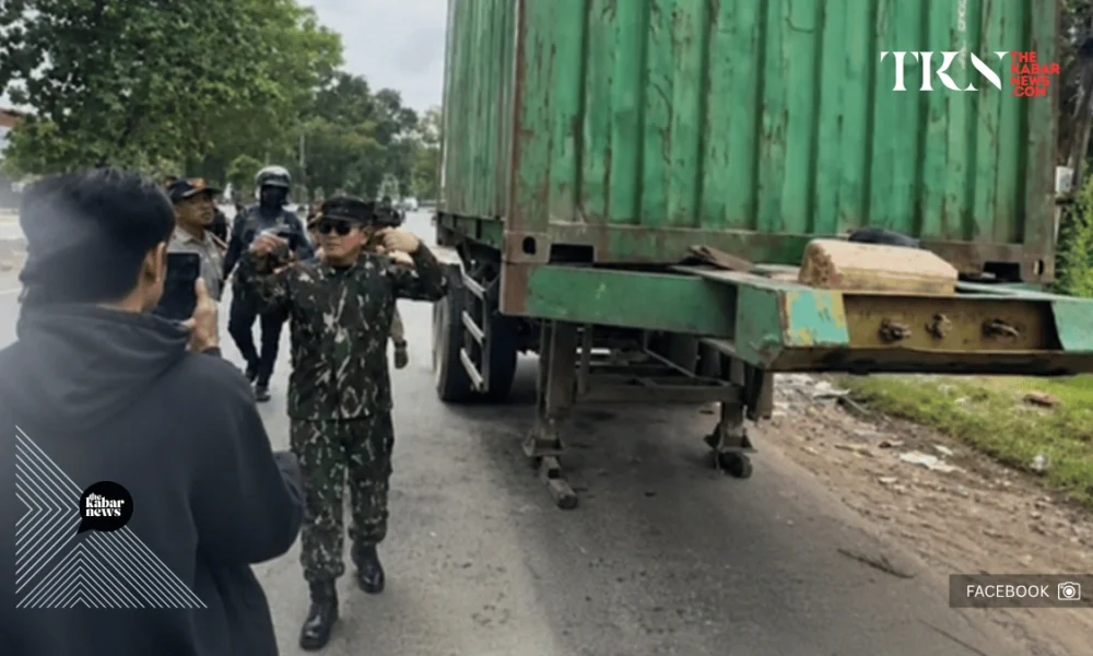 Regent Sujiwo orders action against roadside trucks | The Kabar News