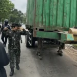 Regent Sujiwo orders action against roadside trucks | The Kabar News
