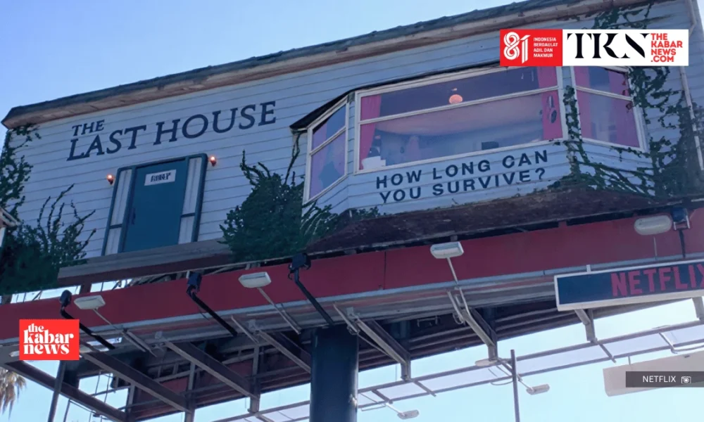 Netflix traps man in billboard for ‘The Last House’ premiere