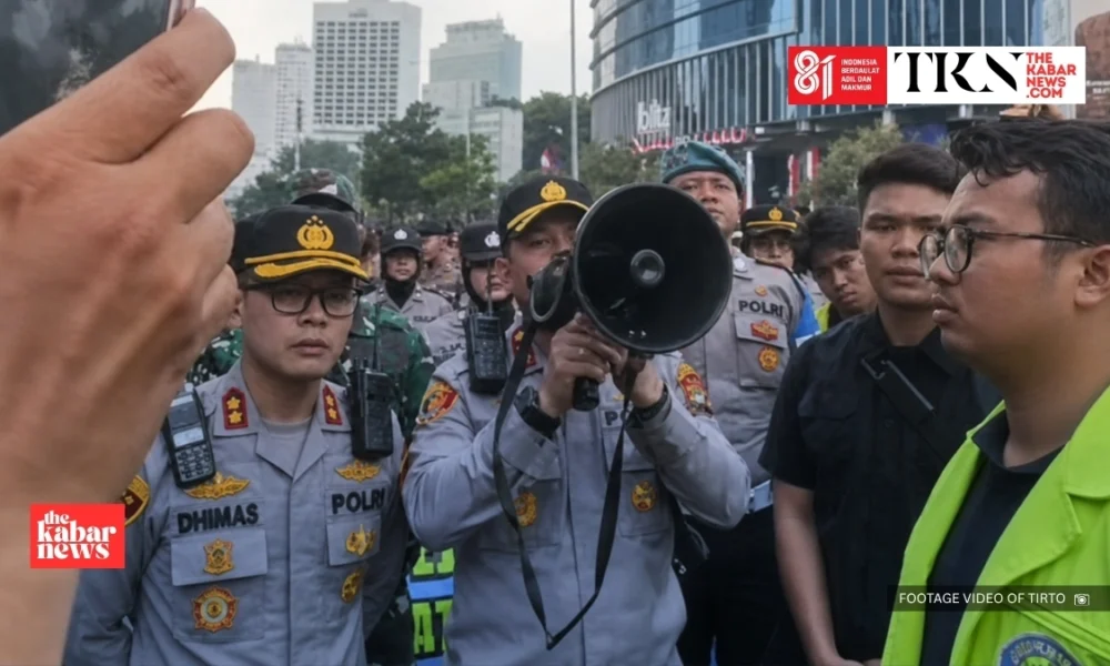 Police briefly halt UI students’ Bundaran HI long march | The Kabar News