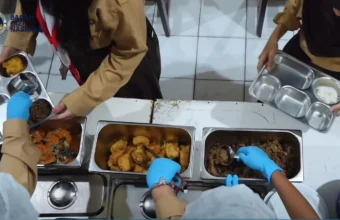 Buffet-style MBG trial brings warmer school meals | The Kabar News