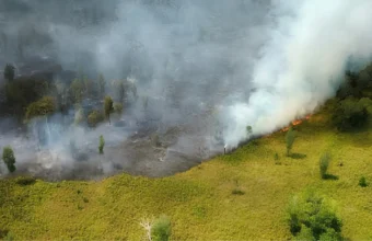Mount Ciremai fire persists as crews target hotspots | The Kabar News