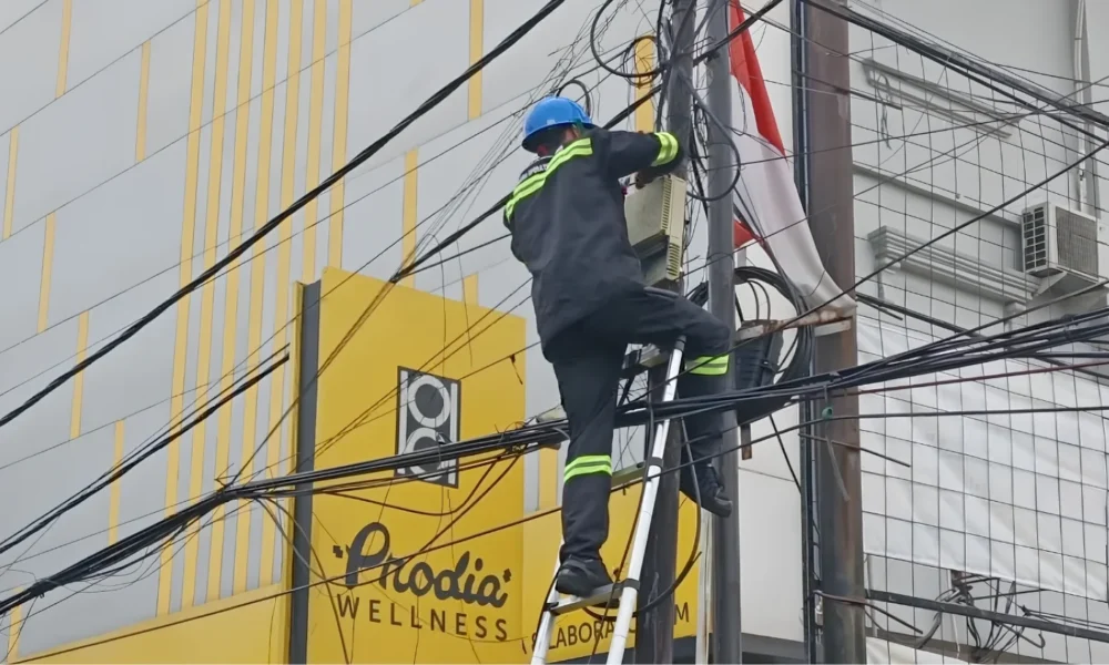 Pontianak starts citywide cleanup of internet cables | The Kabar News
