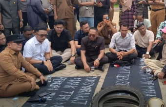 Sujiwo cancels disputed Batu Ampar transport fare | The Kabar News
