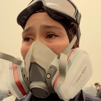 Zaskia Mecca joins volunteers fighting Kalimantan fires | The Kabar News